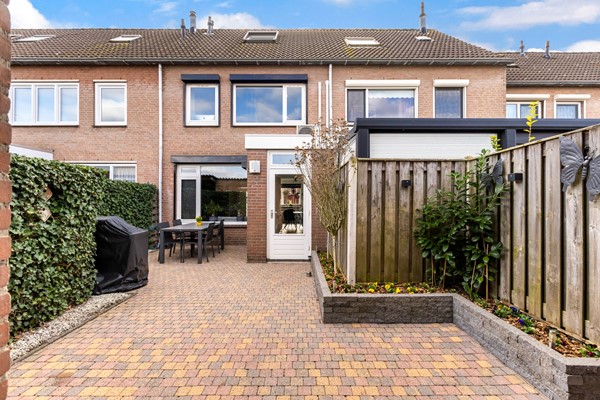 Foto - Te koop:  Verzorgde tussenwoning in Fijnaart!